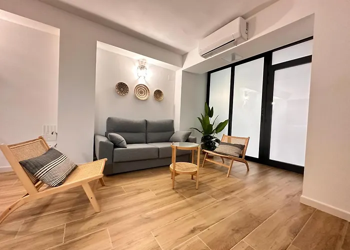 Valencia & Suites Ayora