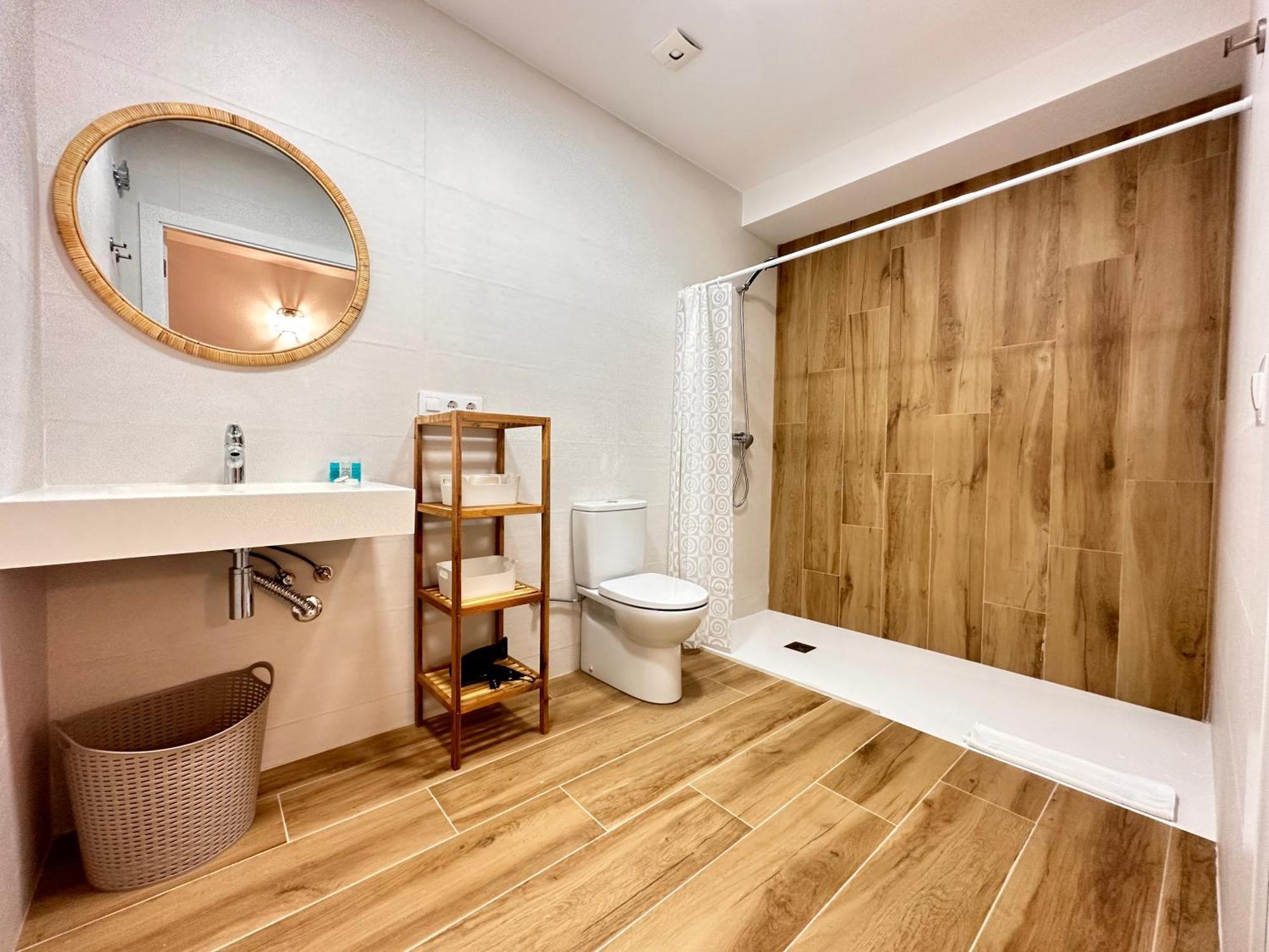Apartment & Ayora *